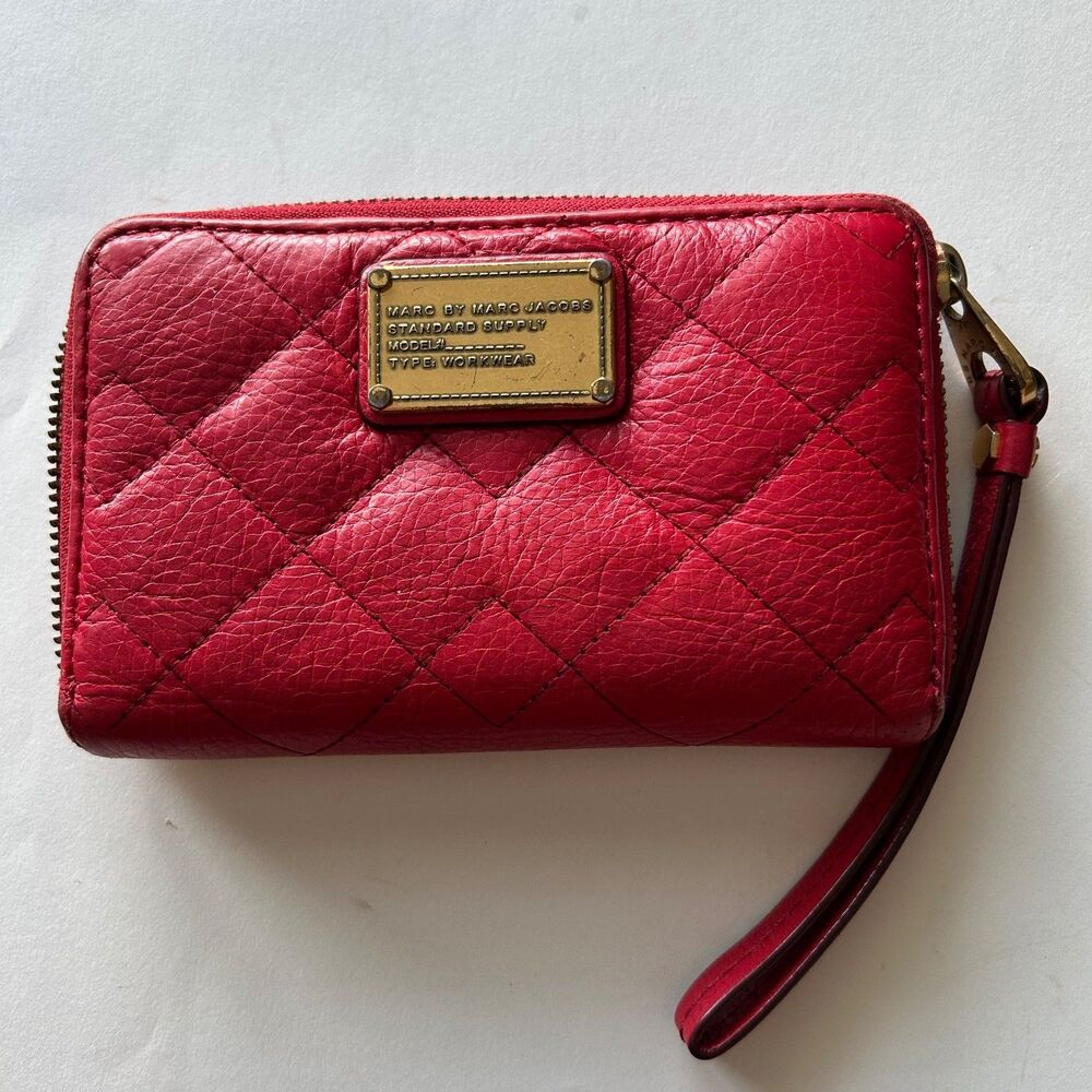Marc by Marc Jacobs Wallet Wristlet Red Quilted Leather Zip Around Standard Supp